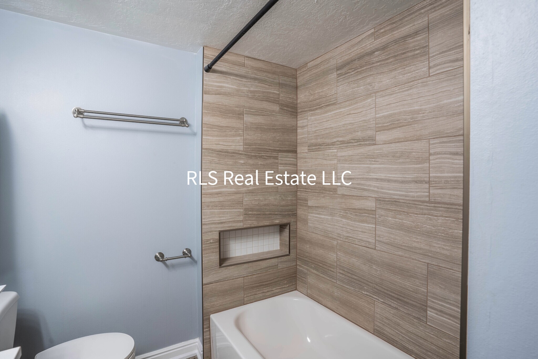 Building Photo - 1547 N Riverside Ave