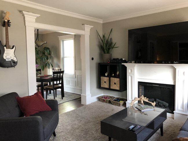 Building Photo - 671 Wordsworth St