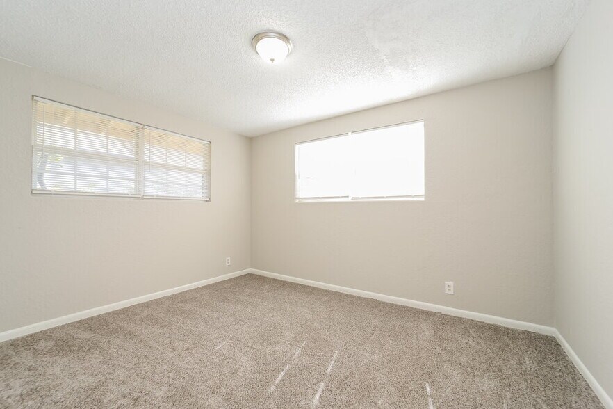 Building Photo - 2332 W 17th St