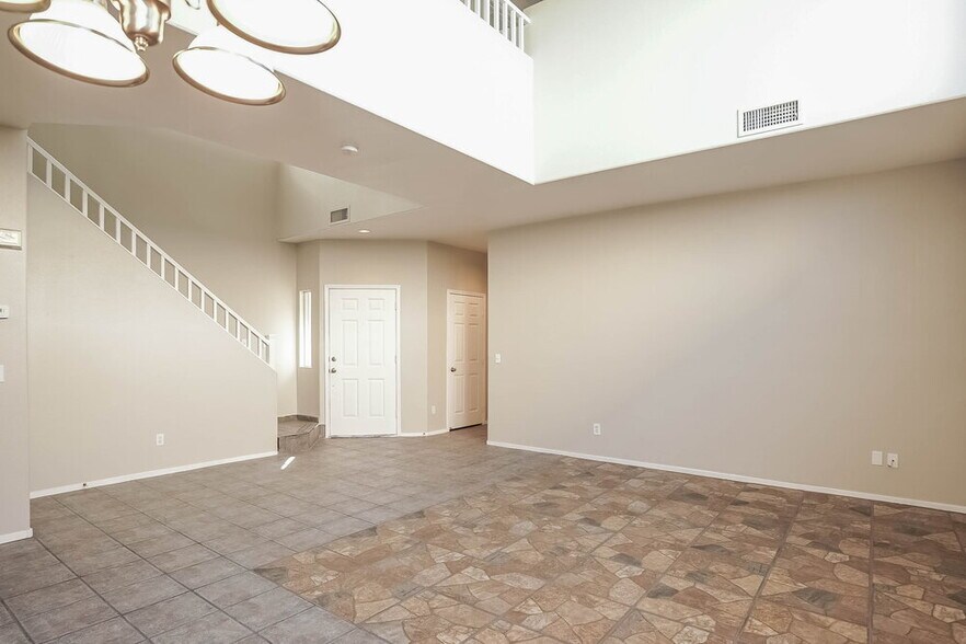 Building Photo - 9524 Friant St