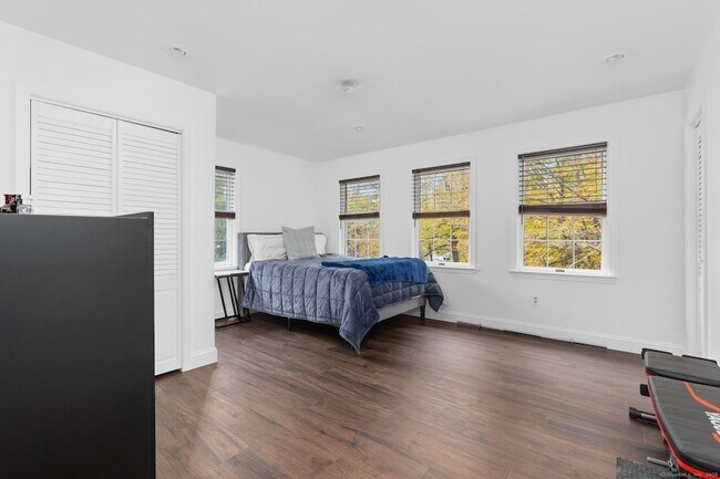 Building Photo - 17 Curtis Dr