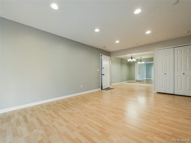 Building Photo - 34763 Maple Ln Dr