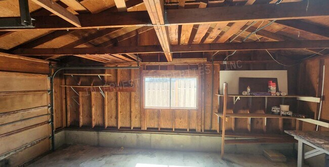 Building Photo - 3 bd 2 ba Ranch Style Beaverton Home with W/D in Unit, 2 Car Garage and Large Fenced Yard!
