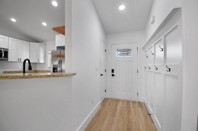 Building Photo - 101 Azalea Rd