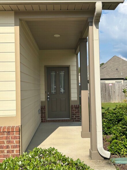 Building Photo - 5715 Cheshire Cove Cir