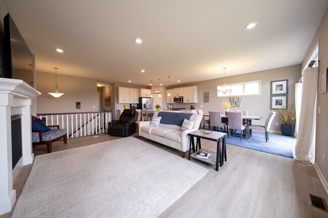 Building Photo - 280 Primrose Path