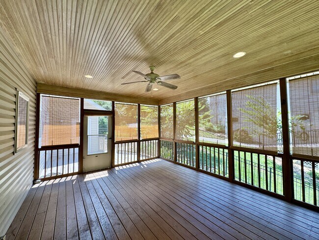 Building Photo - 124 Vinita Ln