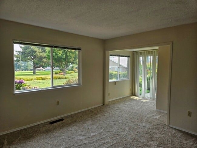 Building Photo - 3056 Twin Oak Pl NW