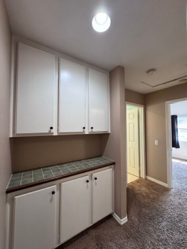 Building Photo - Beautiful 4 Bedroom Pool Home with Solar i...