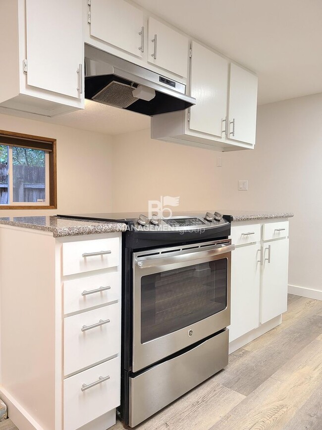 Building Photo - Nearly 1/2 Acre of Privacy Nestled in the Trees of West Linn. Updated Kitchen & Bathroom!