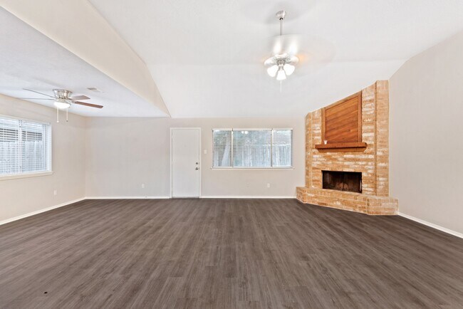 Building Photo - 2411 Cypressvine Dr
