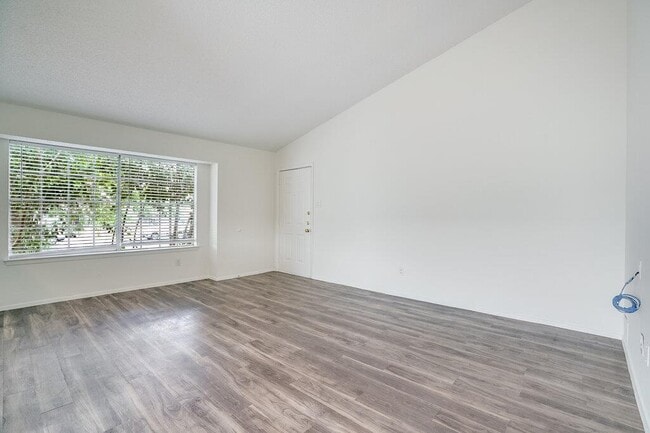 Building Photo - 616 Greenlawn Blvd