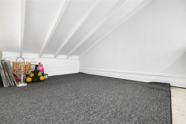 Building Photo - 113 NE 101st St