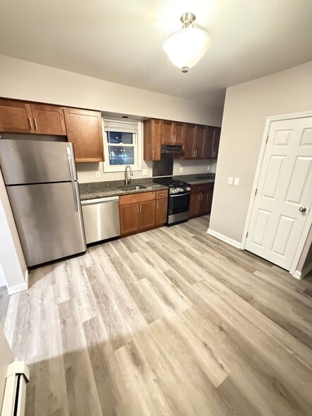 Building Photo - 406 N Broadway