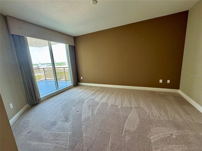Building Photo - 800 N Tamiami Trl