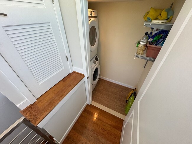 Building Photo - Beautiful 3 Bed 3 Bath Condo with a Roofto...