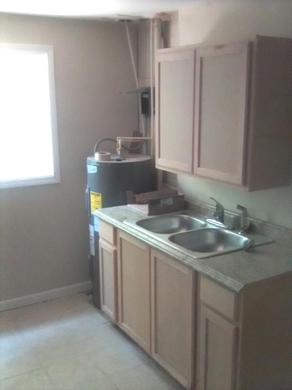 Building Photo - 920 Williams St E