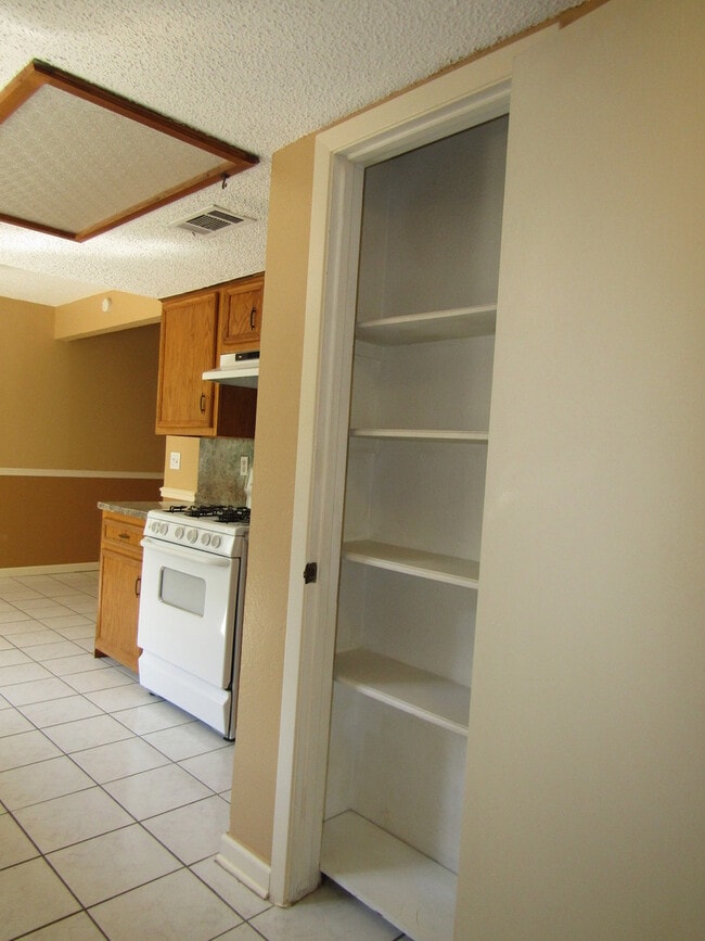 Building Photo - 7001 Winedale Dr