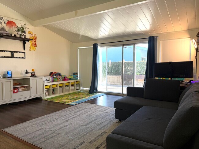 Building Photo - 11914 Volunteer Ave