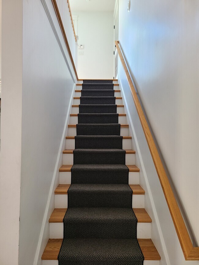 Building Photo - 10 Fern St