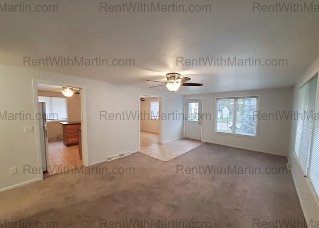 Building Photo - 3 Bedroom, 2 Bath & Main floor laundry- 6t...