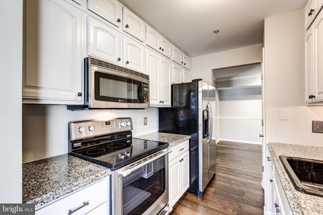 Building Photo - 3805 Sunnyfield Ct