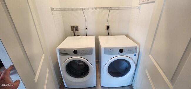 Building Photo - 25 Hastings Dr