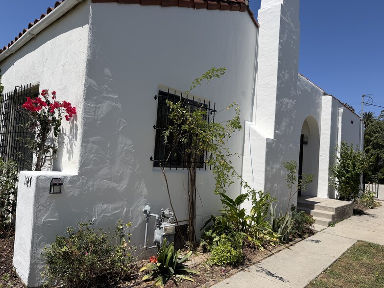 Building Photo - 1147 S Victoria Ave