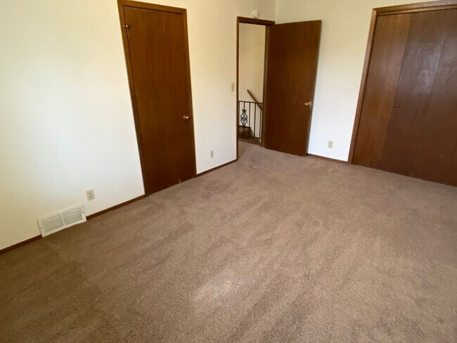 Building Photo - 308 Jewel Dr