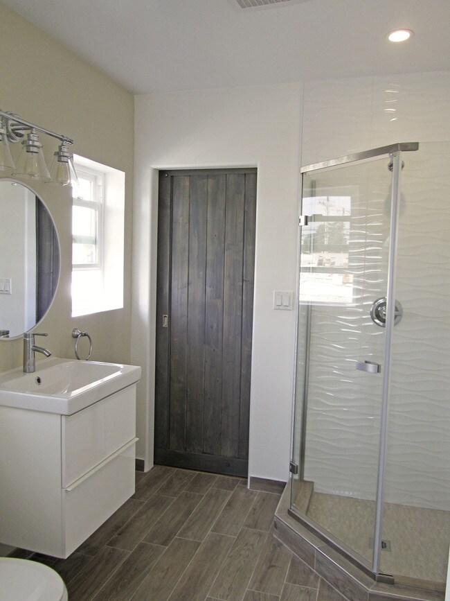 Bathroom - 1312 S Victoria Ave