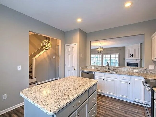 Building Photo - Location, Location!