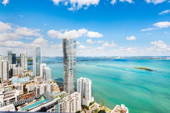 Building Photo - 2020 N Bayshore Dr