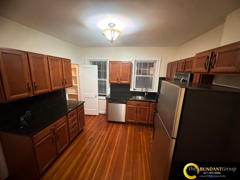 Building Photo - 11 Fairfield St