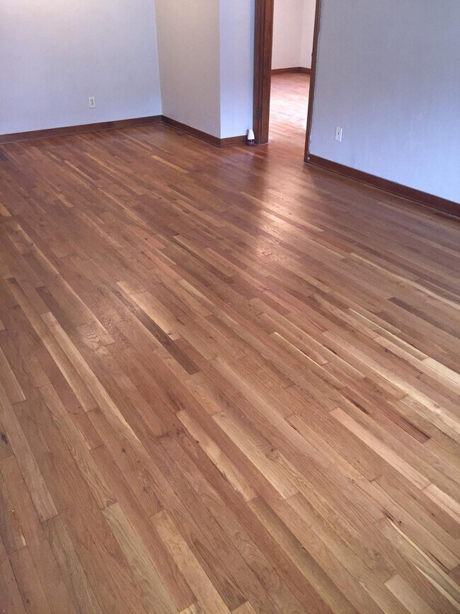 Building Photo - 1441 Lincoln Way