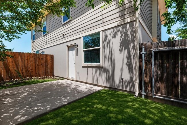 Building Photo - 14416 Lewis Carroll Ln