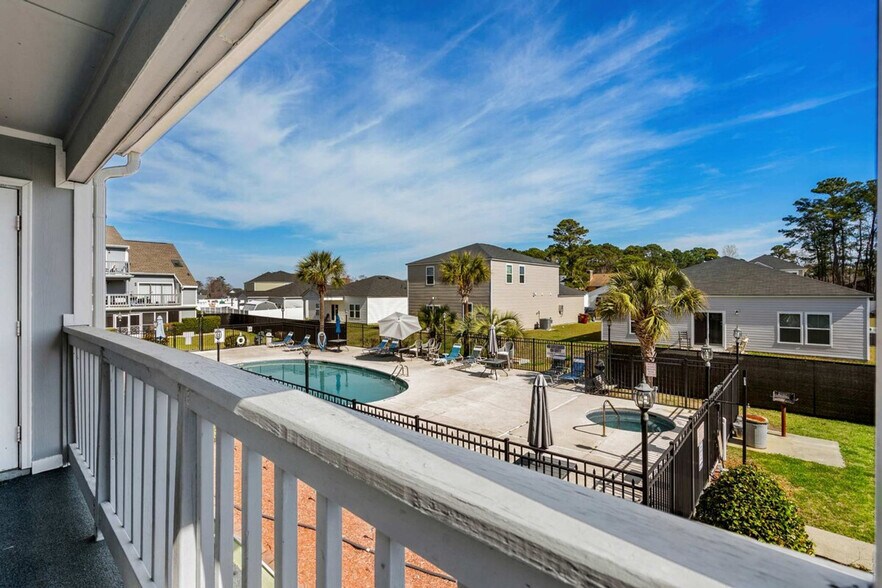 Building Photo - 11 Colony Dr