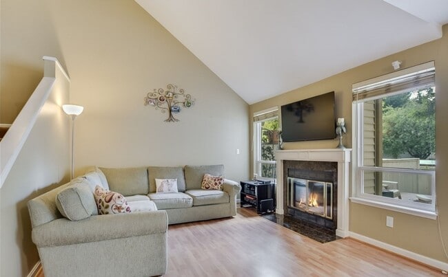 Building Photo - Lovely 2 bed Kirkland home