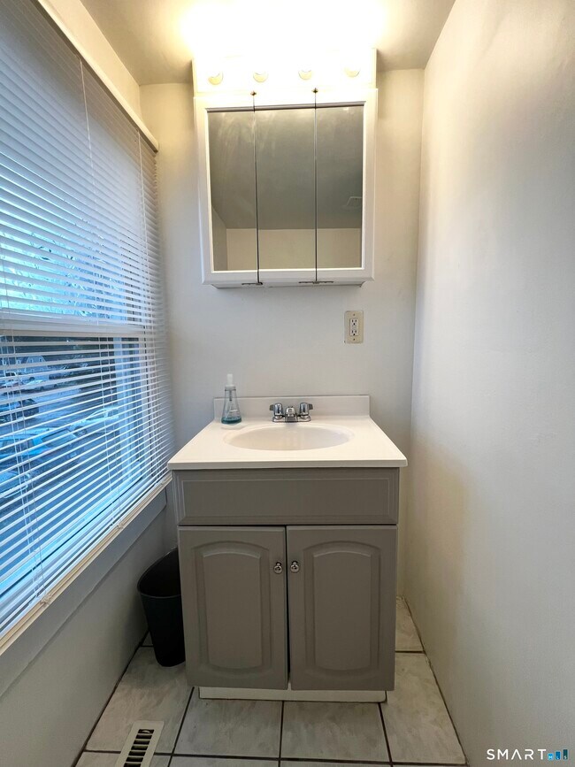 Building Photo - 143 William St