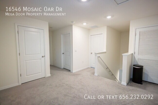 Building Photo - 16546 Mosaic Oar Dr