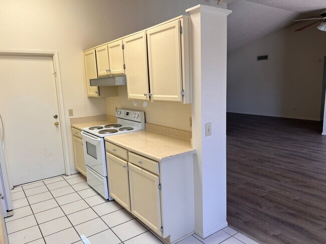 Building Photo - Low-Maintenance Living with Private Pool in Chandler