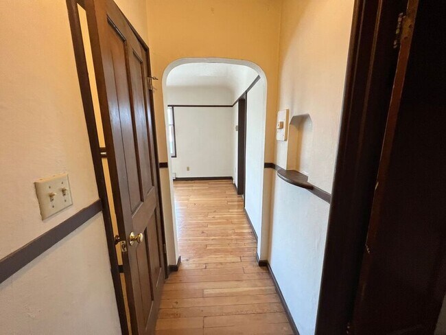 Building Photo - 6209 1/2 15th Ave NW-302