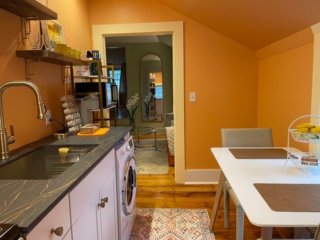 Building Photo - 70 Front St