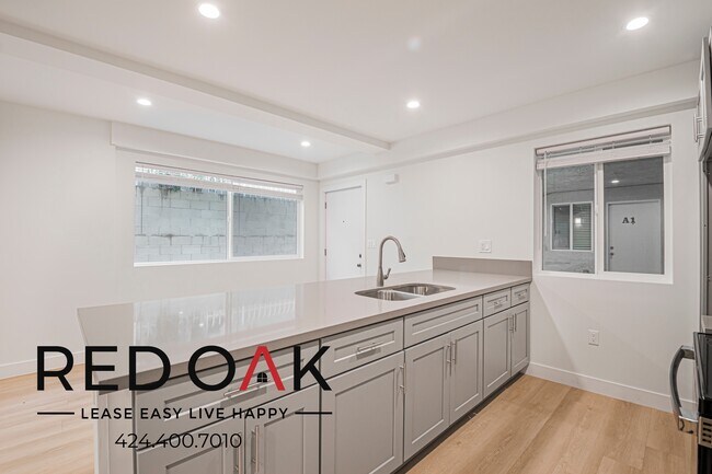 Building Photo - 6738 Independence Ave