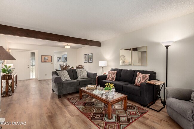 Building Photo - 4254 E La Cienega Dr