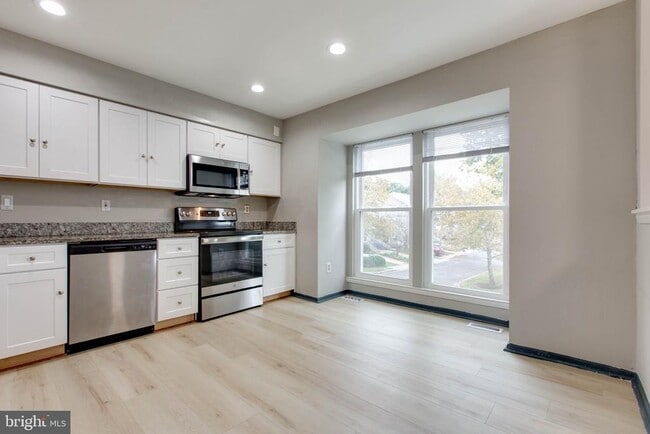 Building Photo - 7717 Heatherside Ln