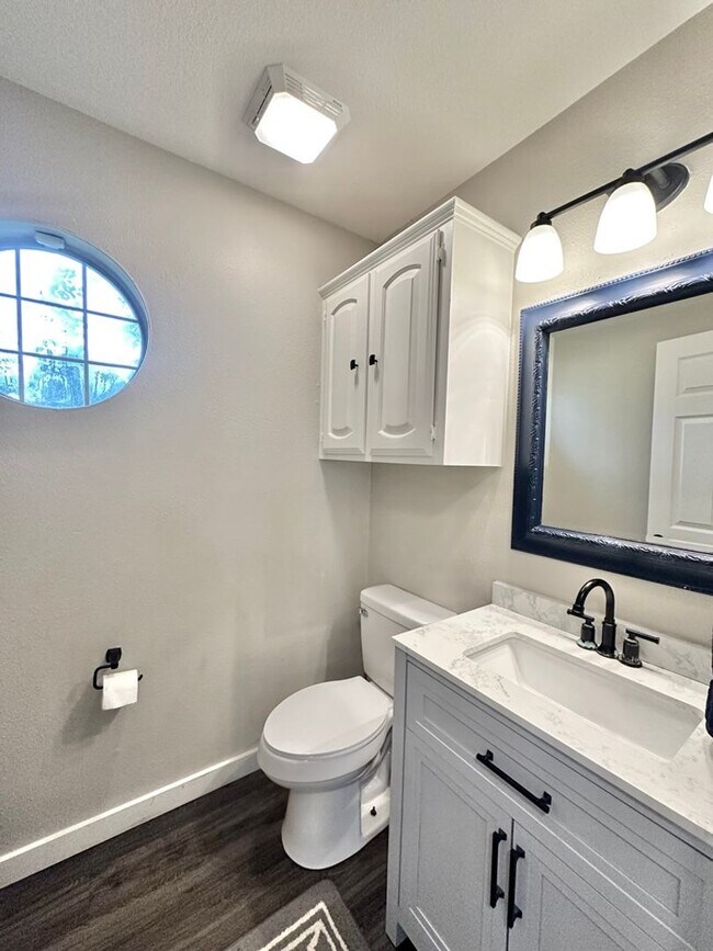 Building Photo - Updated 3-Bedroom 2.5 Bath Retreat in Whit...