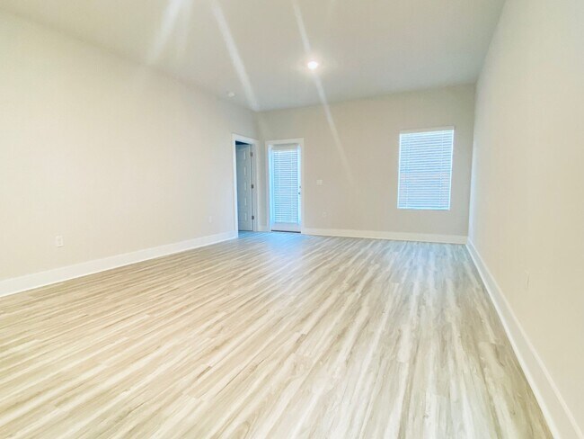 Building Photo - 9908 Starling Dr