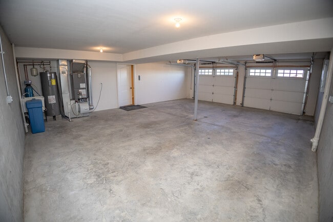 Building Photo - 4055 Westminister Dr