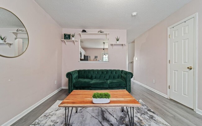 Building Photo - Short Term Fully Furnished Townhome!