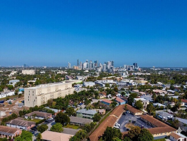 Building Photo - 1455 Holly Heights Dr